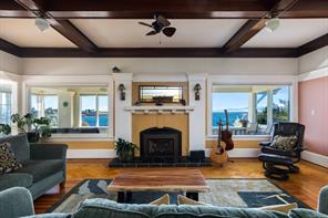 1821 Hollywood Cres — listing photo 18 of 43