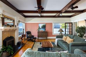 1821 Hollywood Cres — listing photo 19 of 43