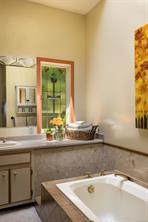 1821 Hollywood Cres — listing photo 24 of 43