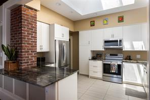 1821 Hollywood Cres — listing photo 31 of 43