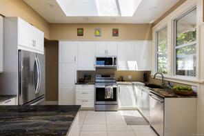 1821 Hollywood Cres — listing photo 32 of 43