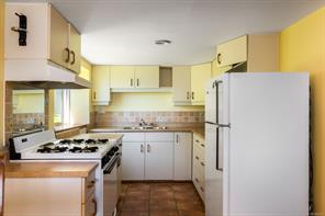 1821 Hollywood Cres — listing photo 38 of 43