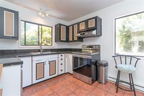 484 Goldstream Ave — listing photo 14 of 39