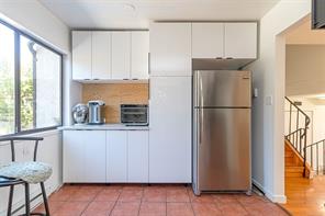 484 Goldstream Ave — listing photo 15 of 39
