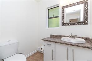 484 Goldstream Ave — listing photo 23 of 39