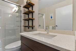 101-935 Cloverdale Ave — listing photo 16 of 51