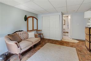 4260 Springridge Cres — listing photo 14 of 36