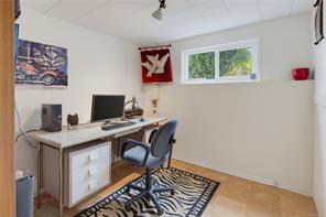 4260 Springridge Cres — listing photo 16 of 36