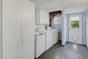4260 Springridge Cres — listing photo 21 of 36