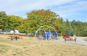 4260 Springridge Cres — listing photo 33 of 36
