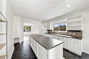 339 Herbert St — listing photo 15 of 54
