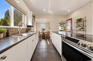 339 Herbert St — listing photo 17 of 54