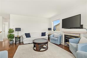 5425 Leslie Cres — listing photo 22 of 63