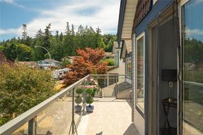 5425 Leslie Cres — listing photo 24 of 63
