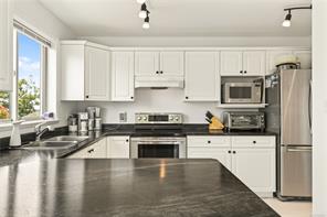 5425 Leslie Cres — listing photo 27 of 63