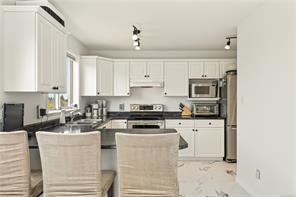 5425 Leslie Cres — listing photo 31 of 63