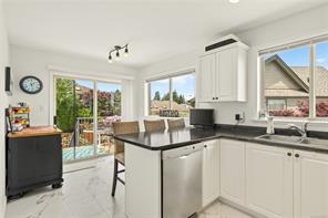 5425 Leslie Cres — listing photo 33 of 63