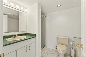 5425 Leslie Cres — listing photo 45 of 63