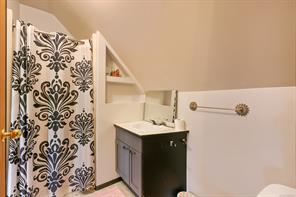 4026 MacAulay Rd — listing photo 14 of 46