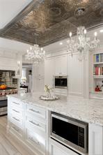 2773 Arbutus Rd — listing photo 14 of 58