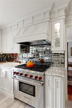 2773 Arbutus Rd — listing photo 16 of 58