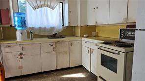832 Lampson St — listing photo 15 of 20