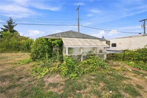 141 Jensen Ave — listing photo 22 of 64