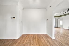 141 Jensen Ave — listing photo 25 of 64