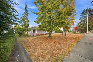 141 Jensen Ave — listing photo 42 of 64