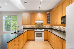 1266 Saturna Dr — listing photo 18 of 63