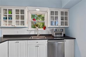 930 Wharncliffe Rd — listing photo 15 of 56