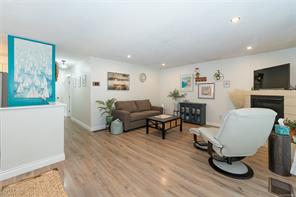 2715 Linden Lane — listing photo 15 of 60