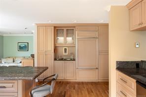 3656 Cadboro Bay Rd — listing photo 17 of 75
