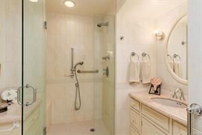 3656 Cadboro Bay Rd — listing photo 28 of 75
