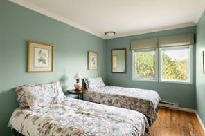 3656 Cadboro Bay Rd — listing photo 31 of 75
