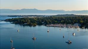 3656 Cadboro Bay Rd — listing photo 55 of 75