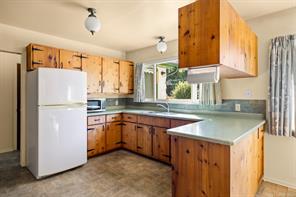 8620 Forest Park Pl — listing photo 14 of 48