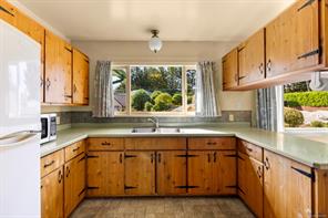 8620 Forest Park Pl — listing photo 15 of 48