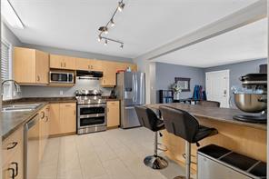 375 Temple St — listing photo 19 of 43