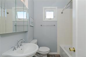 244 Moss St — listing photo 17 of 42