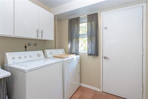 1030 Joan Cres — listing photo 23 of 41