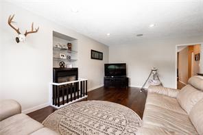 809 Willowcrest Rd — listing photo 20 of 66