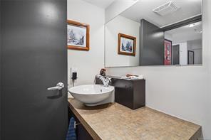 206-1030 Meares St — listing photo 16 of 32