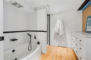206-1030 Meares St — listing photo 25 of 32