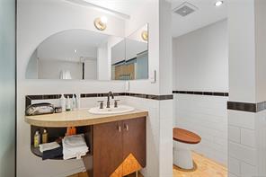 206-1030 Meares St — listing photo 24 of 32