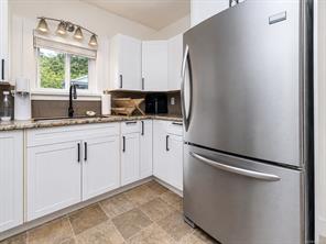 3074 Earl Grey St — listing photo 22 of 44