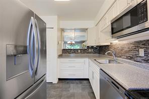 11-3981 Nelthorpe St — listing photo 29 of 52