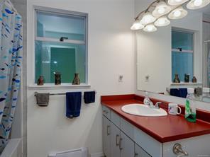 2369 Robertson St — listing photo 15 of 35