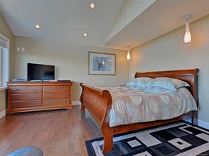 280 Milburn Dr — listing photo 14 of 44