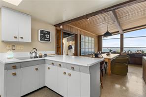 4598 Torquay Dr — listing photo 16 of 35